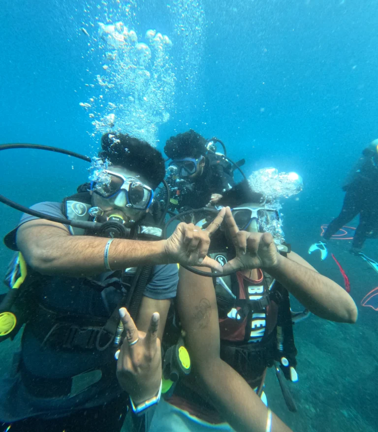 Illustrative booking scenario and actual scuba exploration photo 2